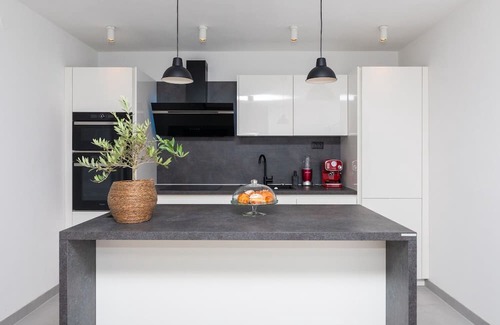 Supetar Apartment | L&R - Private Pool - A1