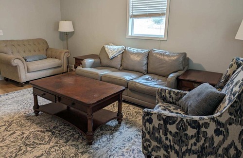 Kannapolis House | Fully furnished cozy 3-bed 2 ba house 1 mile from downtown charming Kannapolis.