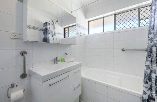 Booragoon Villa | Layman Park Villa *Garden City*2BR