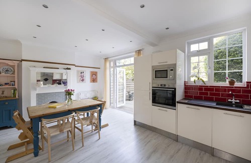 Penge House | Charming House easy access to Central London