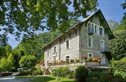 Le Bourg-d'Oisans House | Camping 4 étoiles - Parc aquatique - eeeaih