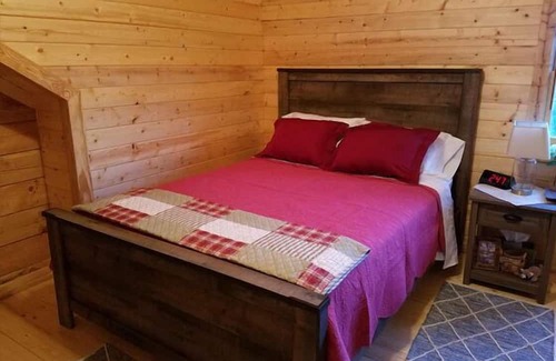 Stanardsville Cabin | The Getaway | 4 Bed, 3 Bath