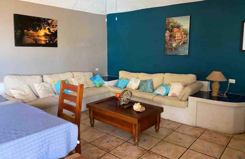 Bouvet Island House | Casa frente a la playa a pocos metros del pueblo de Monterrico con privacidad.