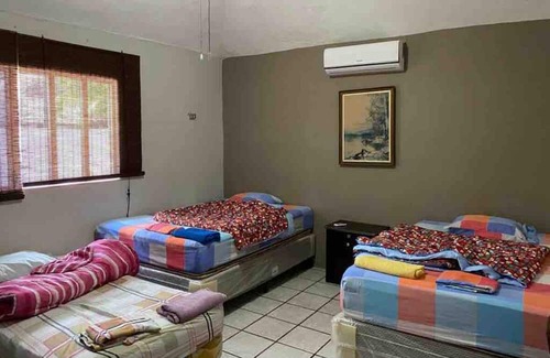 Bouvet Island House | Casa frente a la playa a pocos metros del pueblo de Monterrico con privacidad.