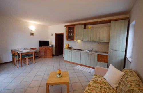 Prabione Apartment | Apartment 'Angelica 3' with Lake View, Balcony and Wi-Fi
