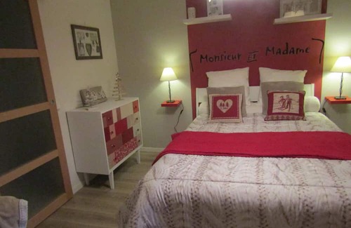 Murat-le-Quaire Apartment | Apartment 'Rez Jardin - Terrasse Privée' with Mountain View, Shared Terrace and Wi-Fi