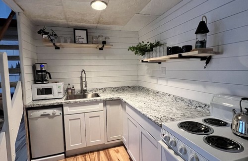 Kingfield House | Cozy Ski Retreat near Sugarloaf