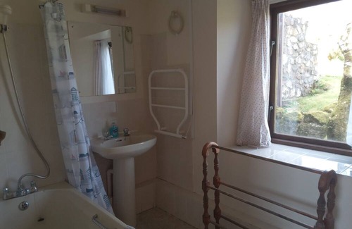 Goodwick Cottage | Remote Cottage. Panoramic Views & Skies. Fresh Air. Wonderful for families.