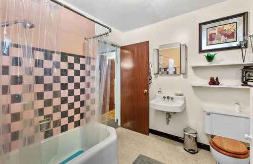 Silverton House | 3 BR 1 BA historic brick house w/fire pit & ample parking - 5 mins from Wallace