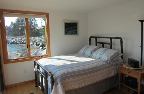 Spruce Head Cottage | Cozy cottage right on the water