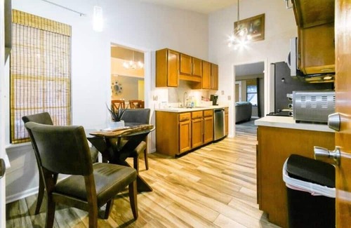 Arlington House | Amazing Location & Amenities Hot Tub King Bed