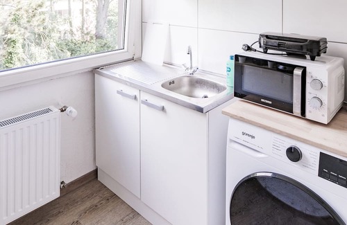 Duisburg City Center Apartment | - Heavenly Apartment in the Heart of Duisburg - Hbf - Big TV & Working Space -