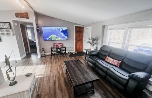 Angola House | Serenity's Edge on Private Lake Charles West