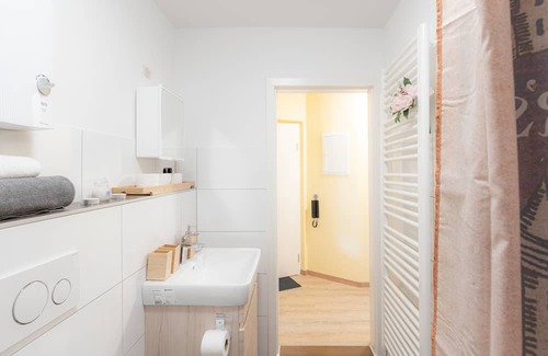 Duisburg City Center Apartment | - Magical Harry Potter Apartment in Duisburg - Hbf - Kingsize Bed & Netflix -