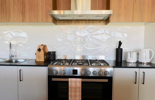 Yandina House | A 'Petite Retreat' perfect for hosting families, friends, or residential retreat