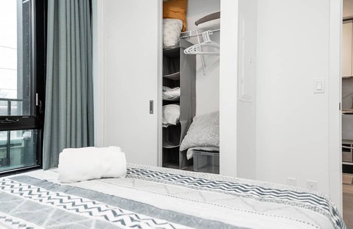 Little Portugal Condo | Gorgeous + Trendy Condo on Queen W - 2Bed 2Bath - Toronto's Best Neighbourhood!
