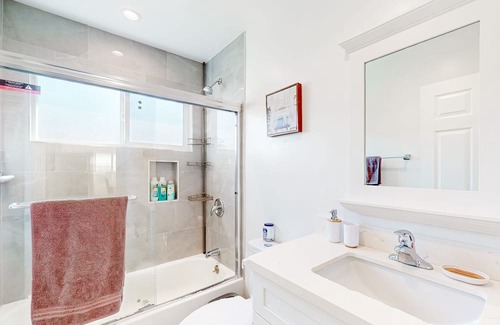 Northridge House | Stylish, sunny retreat with patio & W/D - near golf & theme parks - dog-friendly