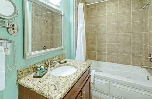 Cherry Grove Beach Resort | 1 Bed 1 Bath Suite at Wyndham Towers on North Myrtle Beach