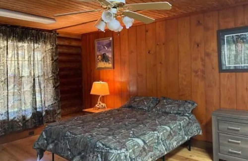 Tylertown Cabin | Less than 10 minutes to Paradise Ranch Resort Campground