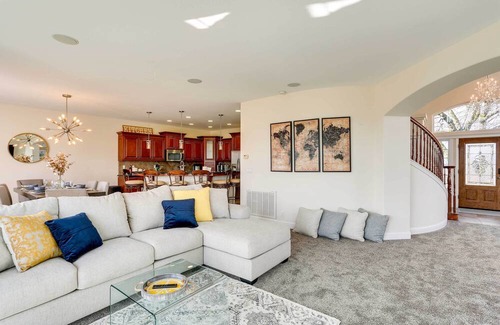 Bella Vista House | Spacious Oak Run Home w/ Panoramic Mountain Views!