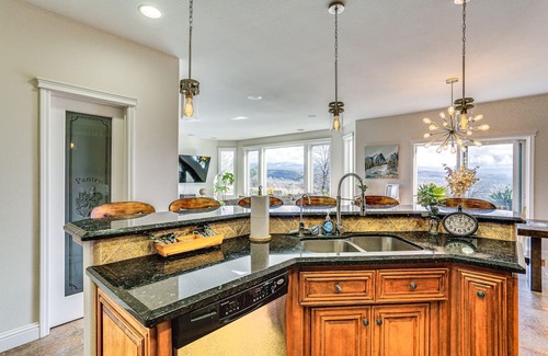 Bella Vista House | Spacious Oak Run Home w/ Panoramic Mountain Views!