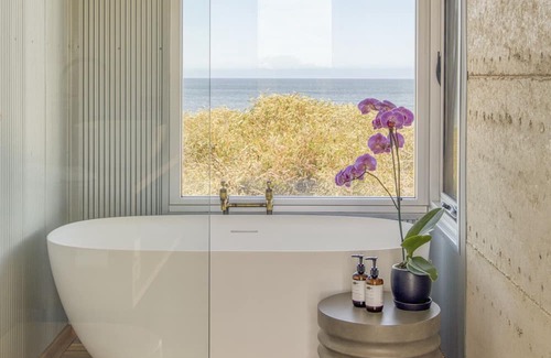 D'estrees Bay House | From this cosy accommodation there’s a sense of unblinkered exploration.