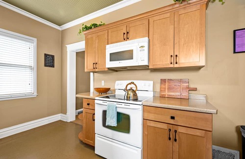Superior House | Bluebird Cottage - Your Duluth/Superior Retreat