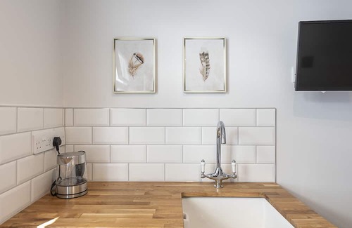 Campden Apartment | Small Kensington Studio, 5 mins to Kensington Palace & 10 mins to Portobello Rd