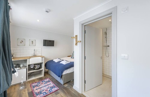 Campden Apartment | Small Kensington Studio, 5 mins to Kensington Palace & 10 mins to Portobello Rd