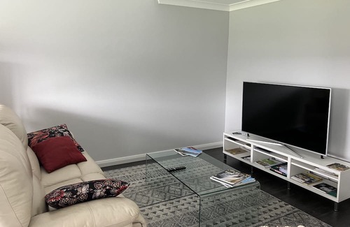 Armidale House | Comfortable and private home from home.