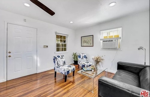 Sunset Park House | Newly remodeled pet friendly house in Santa Monica