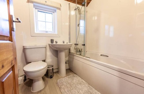 Ffestiniog Cabin | Brenin 3 Bedroom rural wood Lodge nr Coed y Brenin
