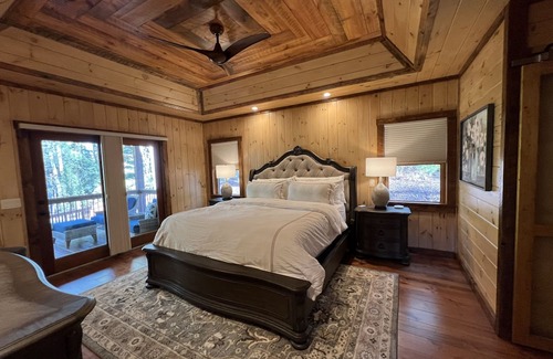 Cherry Log Cabin | Family Retreat, 4 Bd, 3.5 ba, WIFI, Hot Tub, pool table, fooseball, fire pit!