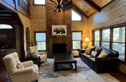 Cherry Log Cabin | Family Retreat, 4 Bd, 3.5 ba, WIFI, Hot Tub, pool table, fooseball, fire pit!