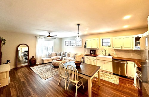 Waterbury Apartment | Cozy centrally located private apartment with garage parking. Pet friendly