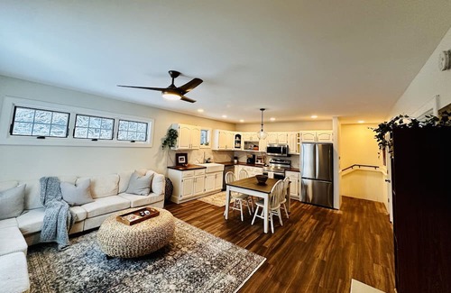 Waterbury Apartment | Cozy centrally located private apartment with garage parking. Pet friendly