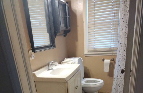 Detroit House | 2 bedroom house in mid Detroit close to downtown, Greek Town and casinos