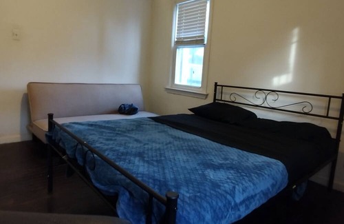 Detroit House | 2 bedroom house in mid Detroit close to downtown, Greek Town and casinos