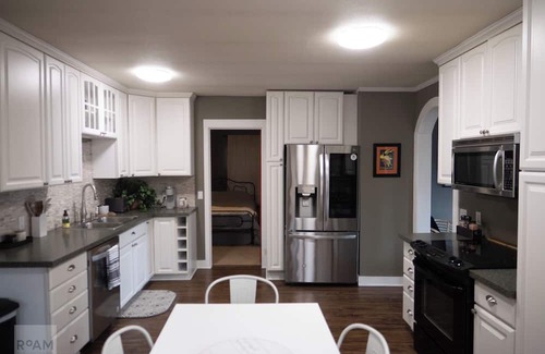 Norkirk House | Cottage Home in Heart of Kirkland w/Yard for Pets