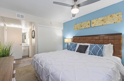 Paradise Valley Village Apartment | Bliss at Mezzo Pad -Walk to Dine and Shop and Golf-C254
