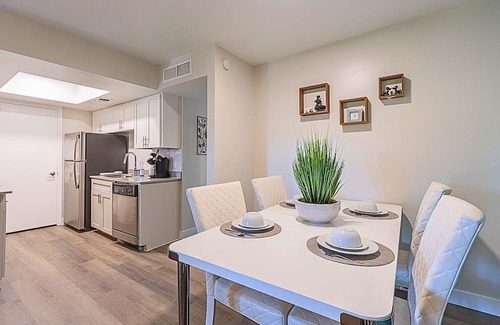 Paradise Valley Village Apartment | Bliss at Mezzo Pad -Walk to Dine and Shop and Golf-C254