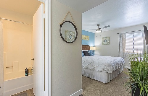 Paradise Valley Village Apartment | Bliss at Mezzo Pad -Walk to Dine and Shop and Golf-C254