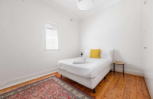 Clovelly House | 2BR Vintage Charm, Modern Comfort at Clovelly