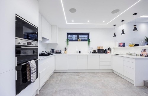 Gerrards Cross House | Holiday house Gerrards Cross for 1 - 10 persons with 4 bedrooms - Holiday house
