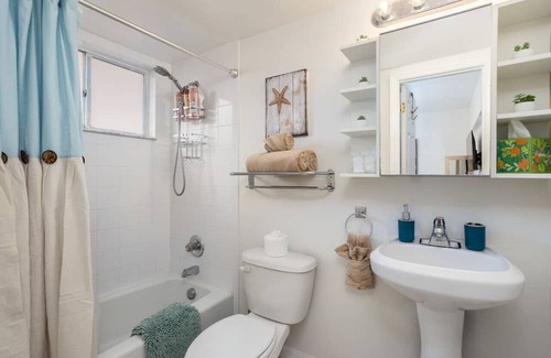 Cape Caneveral Beach Gardens Condo | Cozy Condo in Cape Canaveral - Minutes from Port!
