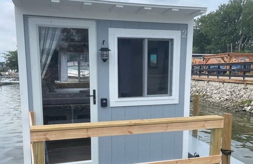 Sandusky Boat Rental | Sunset Sailor at SoLSTAY