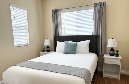 Placentia House | Tranquil Tri-Level Gated Townhome