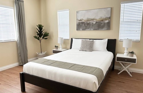 Placentia House | Tranquil Tri-Level Gated Townhome