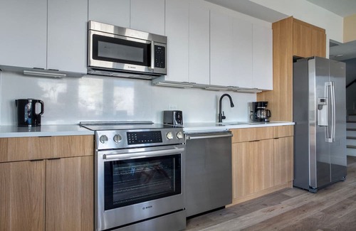 Truxton Circle Apartment | Clean Truxton Circle 2BR w/ Rooftop & W/D, nr Restaurants, by Blueground