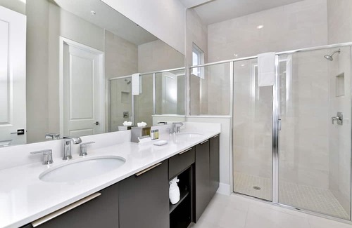 Reunion House | Modern Condo with Large Outdoor Patio. Reunion Resort Water Park Access near Disney at Spectrum Resort Orlando by Rentyl – B15 #145